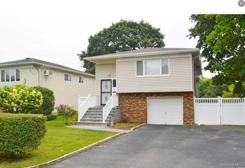 Homes For Rent - 5 Segrove Place<br/> Suffolk County, Huntington Station, NY 11746