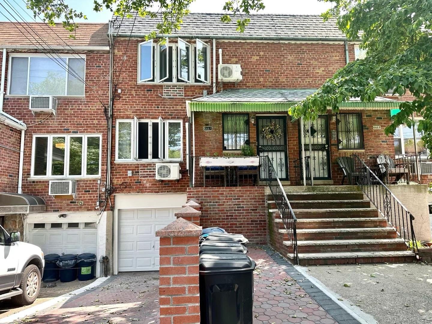 Rental Property at 73rd Place 2Fl, Middle Village, Queens, NY - Bedrooms: 2 
Bathrooms: 1 
Rooms: 5  - $2,680 MO.