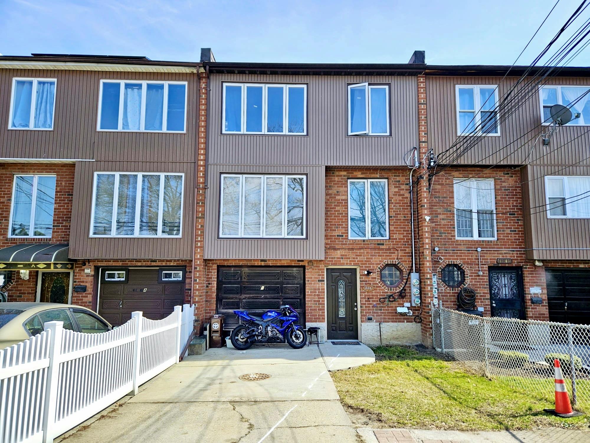 Rental Property at 231st Street 1, Springfield Gardens, Queens, NY - Bedrooms: 2 
Bathrooms: 2 
Rooms: 4  - $2,600 MO.