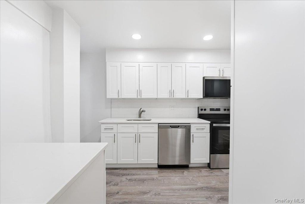 Photo of 3840 Greystone Avenue #3I, Bronx, NY 10463 (MLS # 945230)