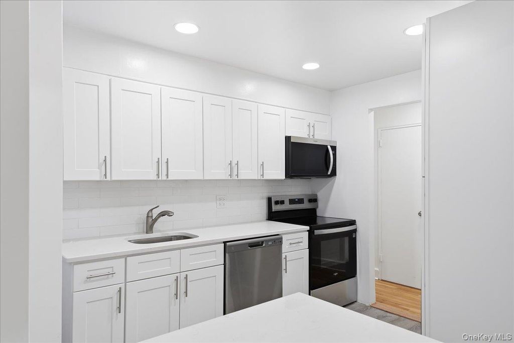 Photo of 3840 Greystone Avenue #3I, Bronx, NY 10463 (MLS # 945230)