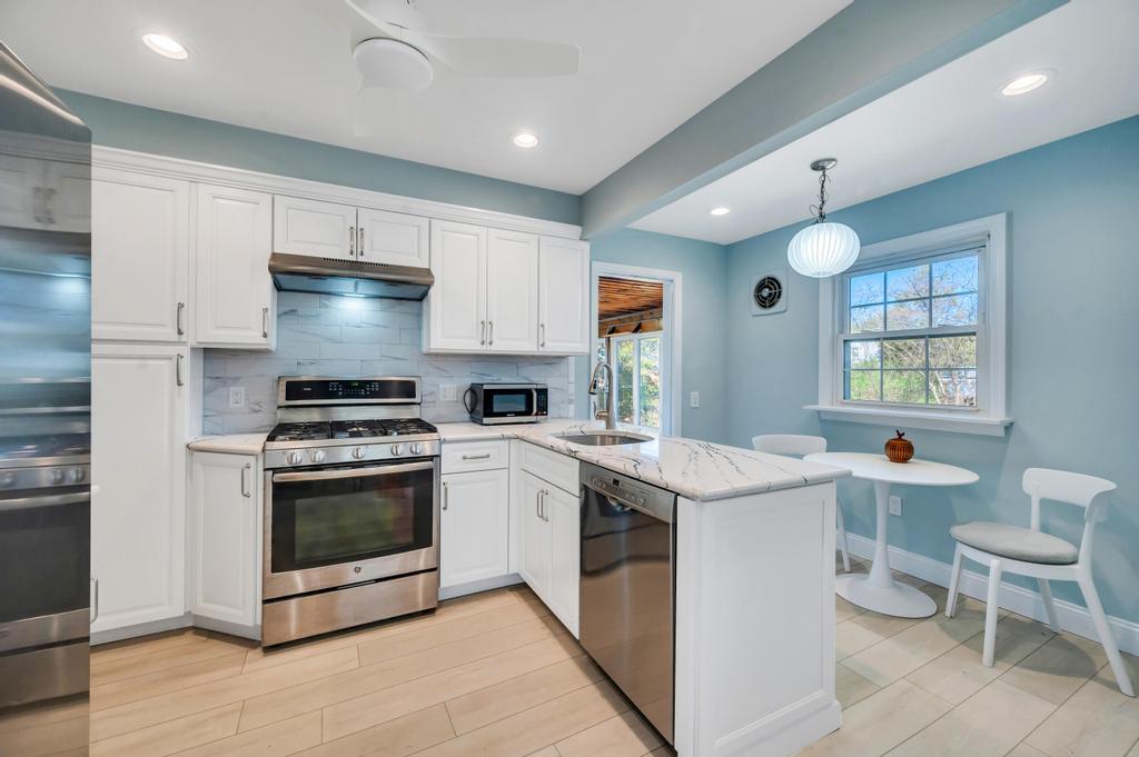 8 Brown Road Rd, Great Neck, New York image 3
