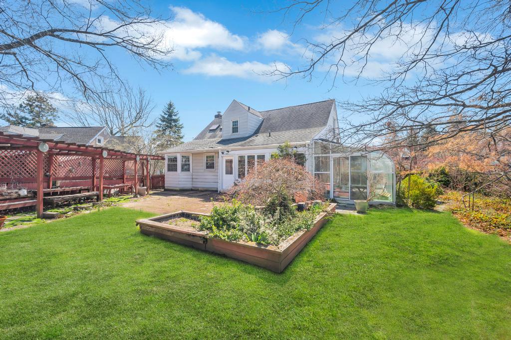 8 Brown Road Rd, Great Neck, New York image 26
