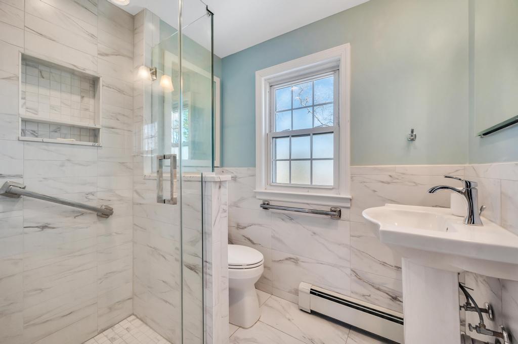8 Brown Road Rd, Great Neck, New York image 21