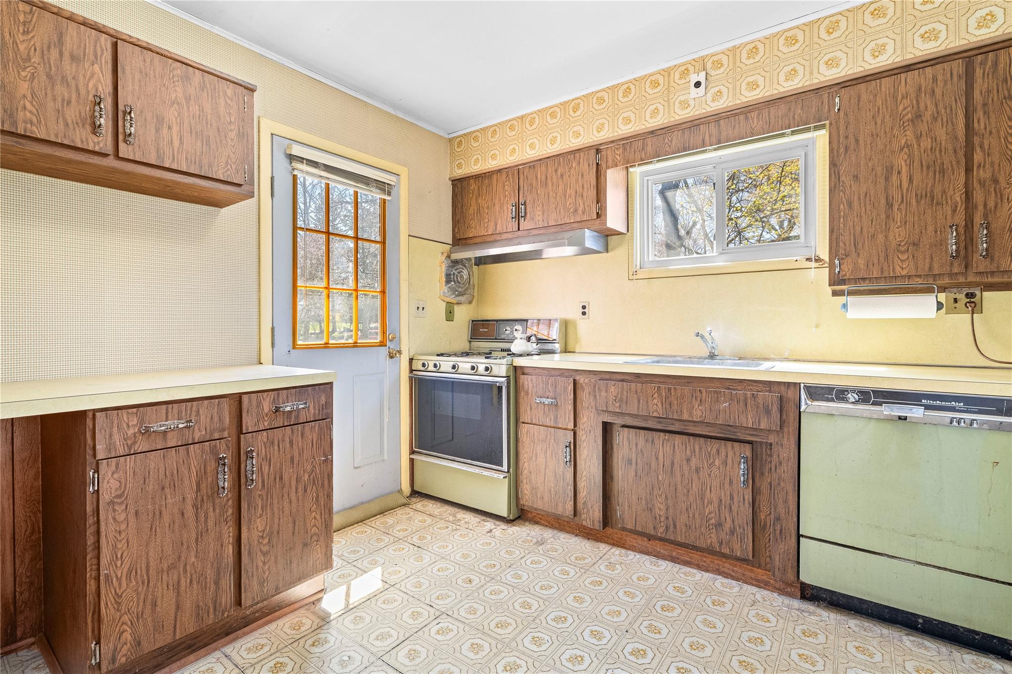 168 N Middletown Road, Nanuet, New York image 11