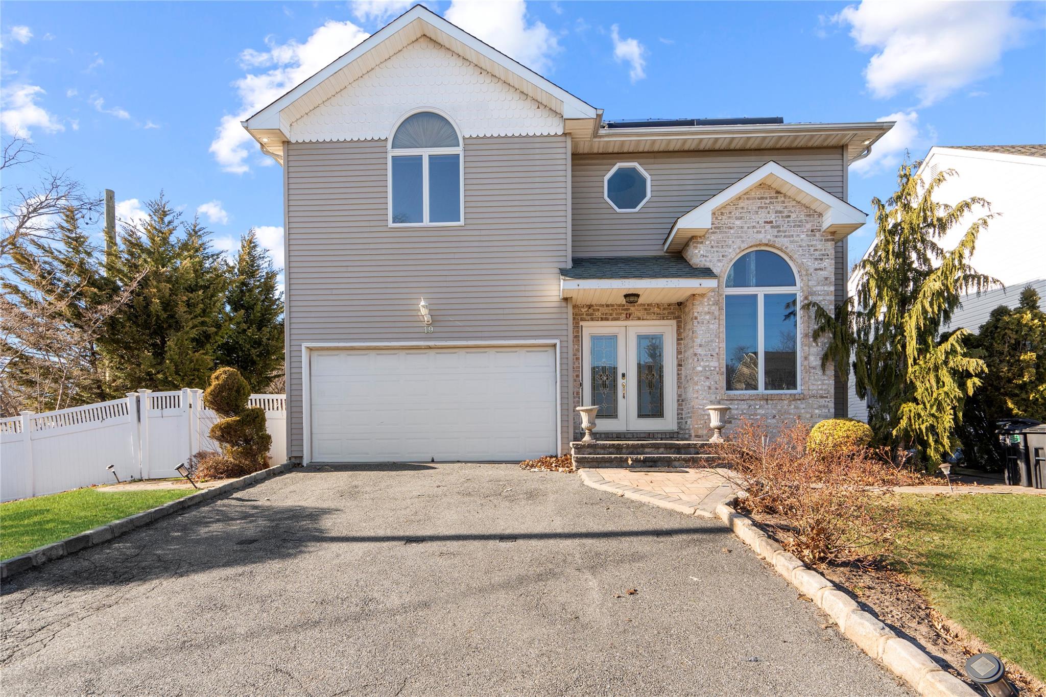 19 Howard Court, Plainview, New York image 1