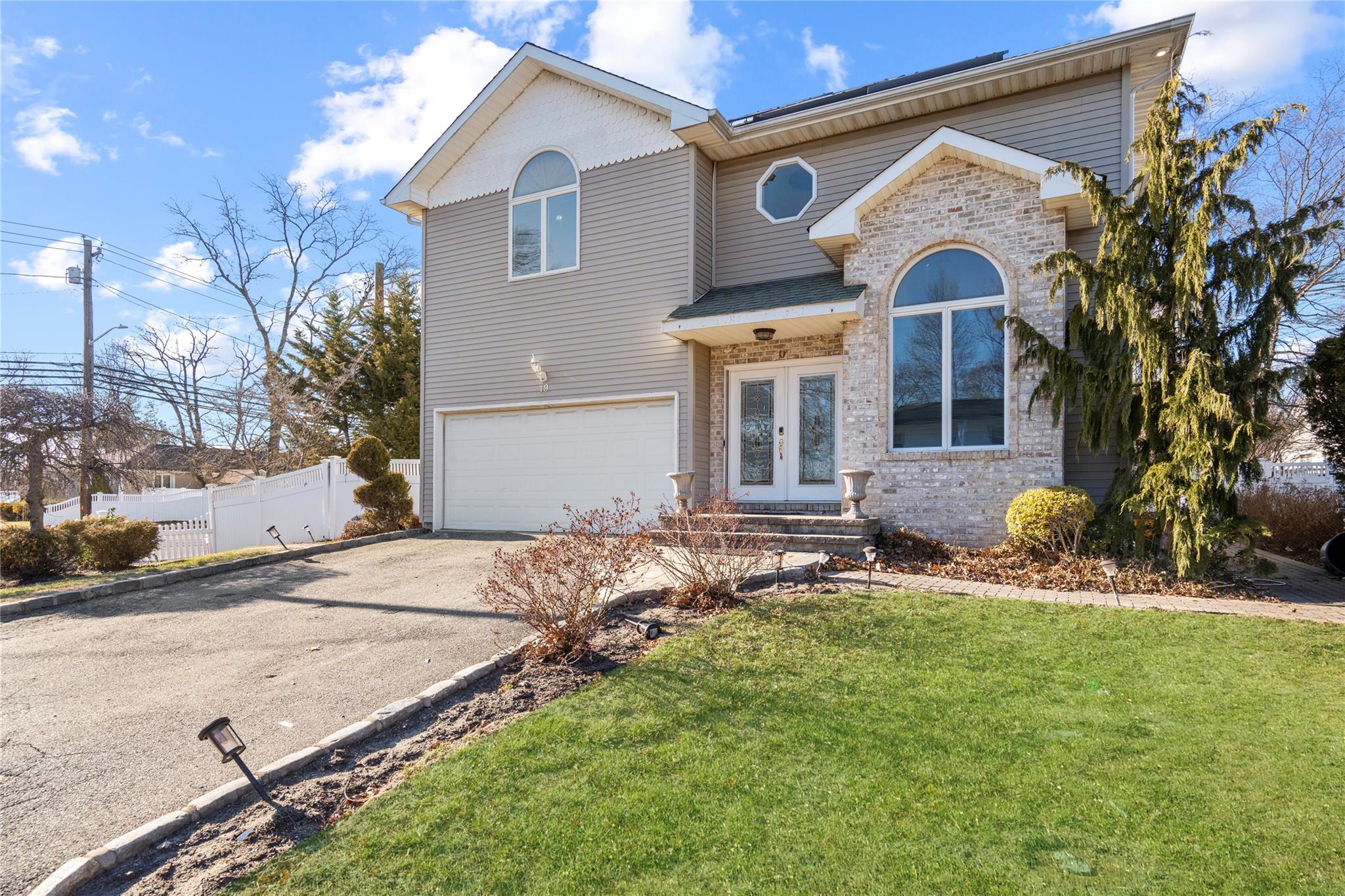 19 Howard Court, Plainview, New York image 2