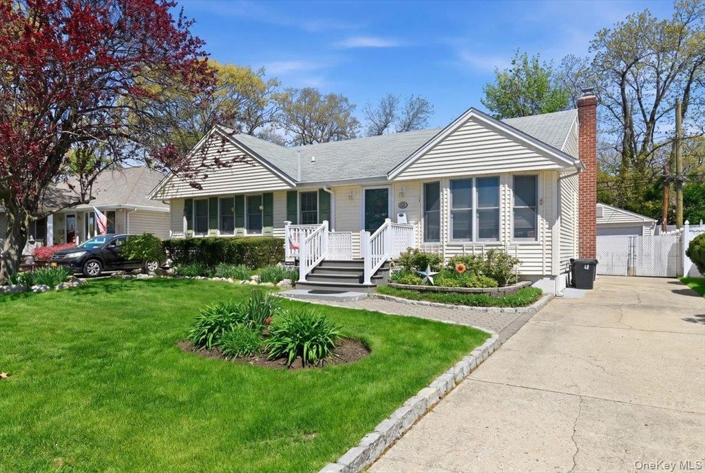 Photo of 2937 Morgan Drive, Wantagh, NY 11793 (MLS # 970399)