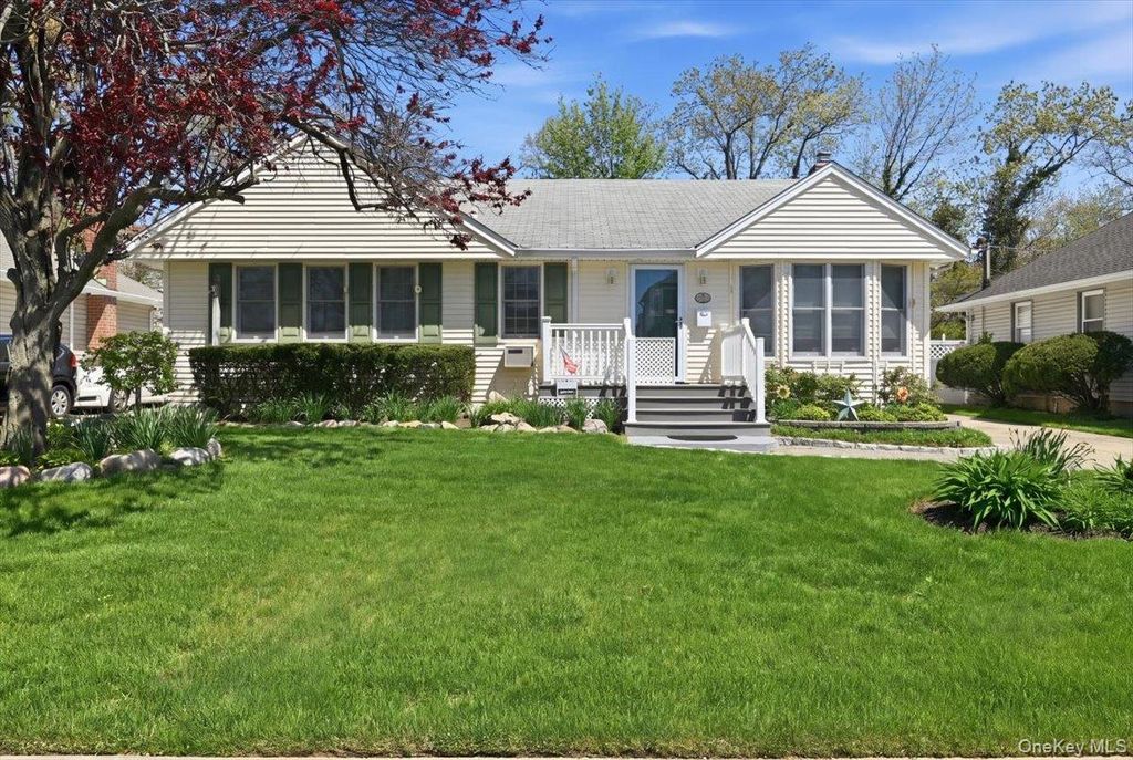 Photo of 2937 Morgan Drive, Wantagh, NY 11793 (MLS # 970399)