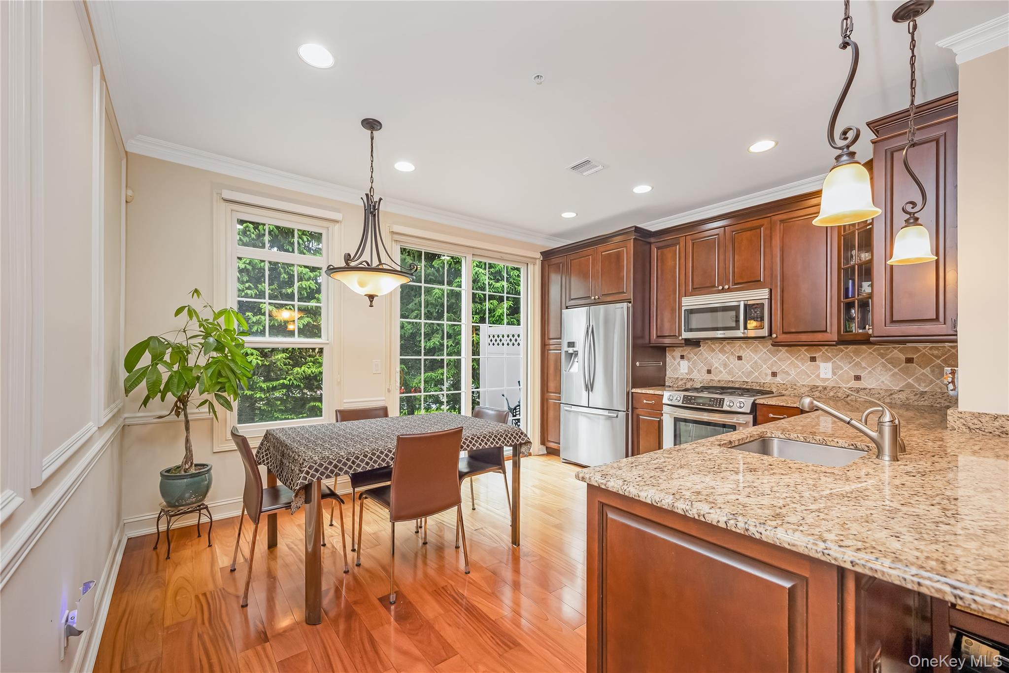 246 Roosevelt Way 11103