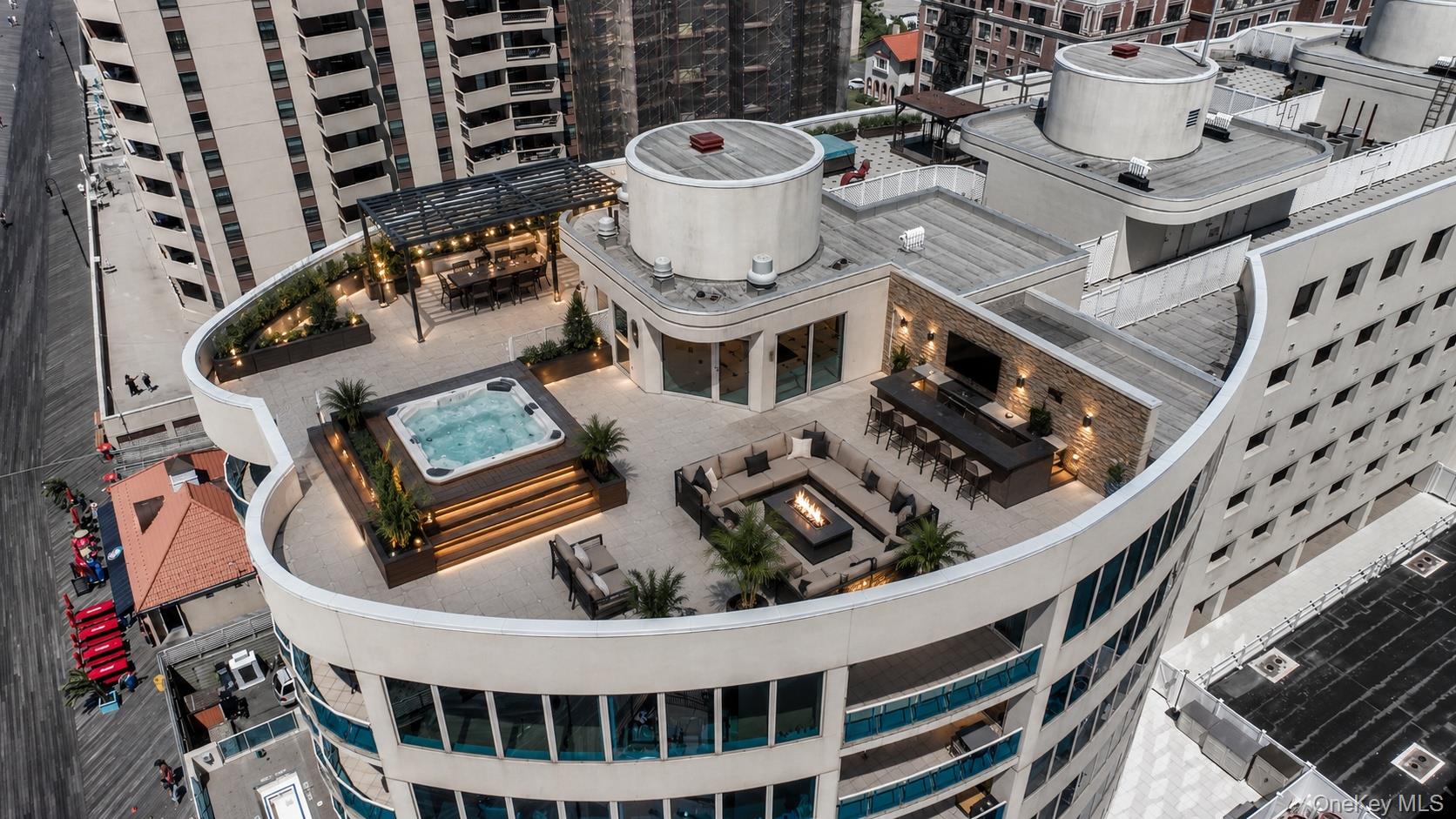 403 E Boardwalk 806