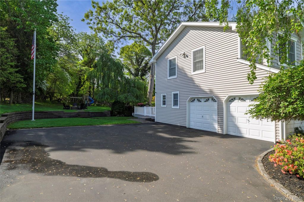 Photo of 4 Crabapple Court, Mount Sinai, NY 11766 (MLS # 1001121)