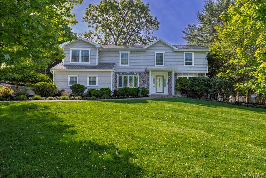 Photo of 4 Crabapple Court, Mount Sinai, NY 11766 (MLS # 1001121)