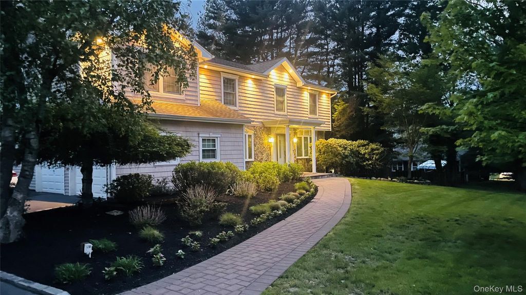 Photo of 4 Crabapple Court, Mount Sinai, NY 11766 (MLS # 1001121)