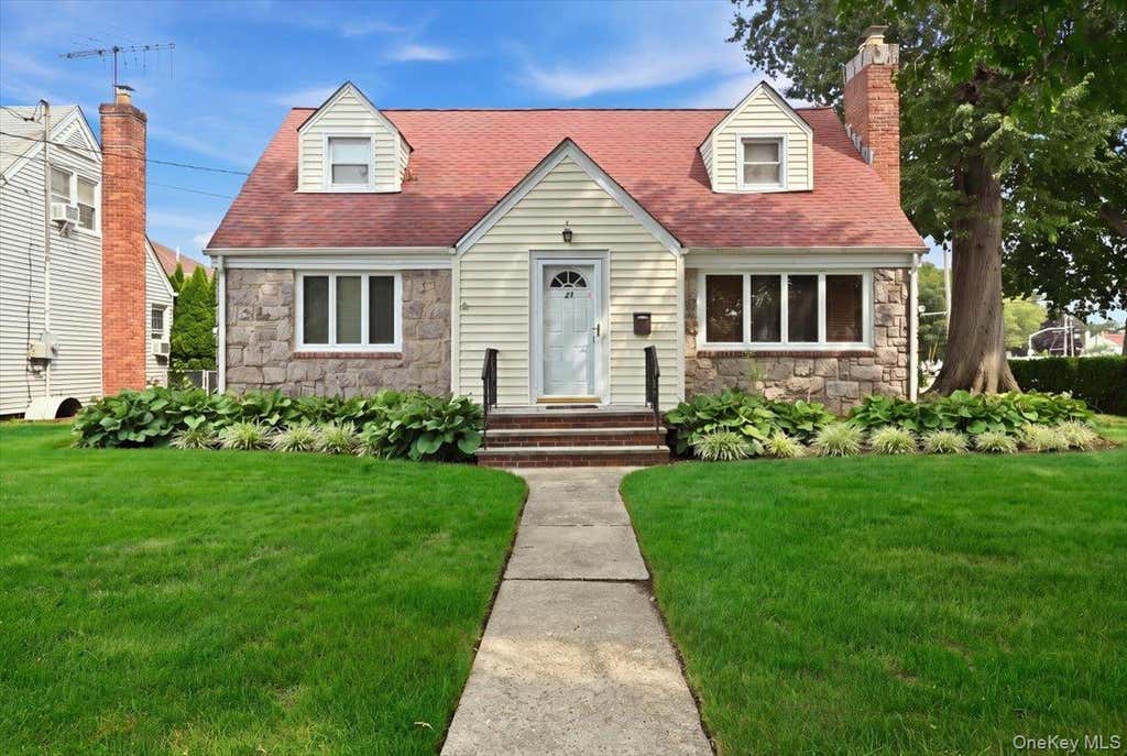 Photo of 43 Scott Street, New Hyde Park, NY 11040 (MLS # 1036788)