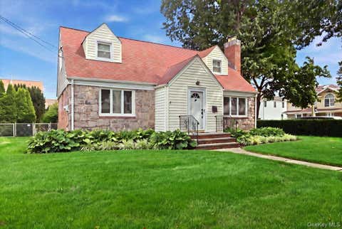 Homes For Sale - 43 Scott Street<br/> New Hyde Park, NY 11040