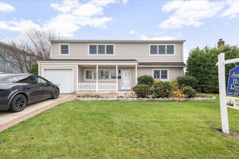 Photo of 962 Washington Street, Baldwin, NY 11510 (MLS # 933334)
