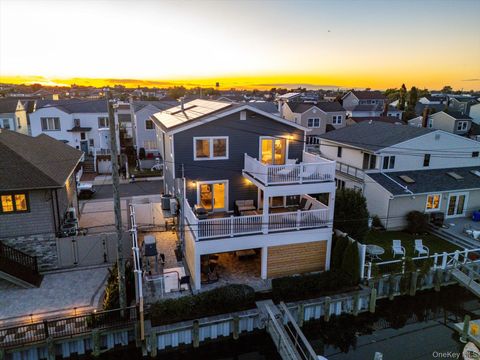 Photo of 12 Vinton Street, Long Beach, NY 11561 (MLS # 926710)