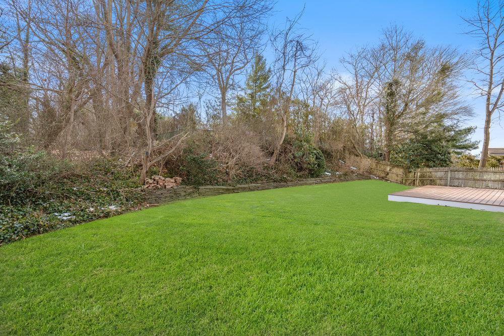 78 Barry Lane, Syosset, New York image 22