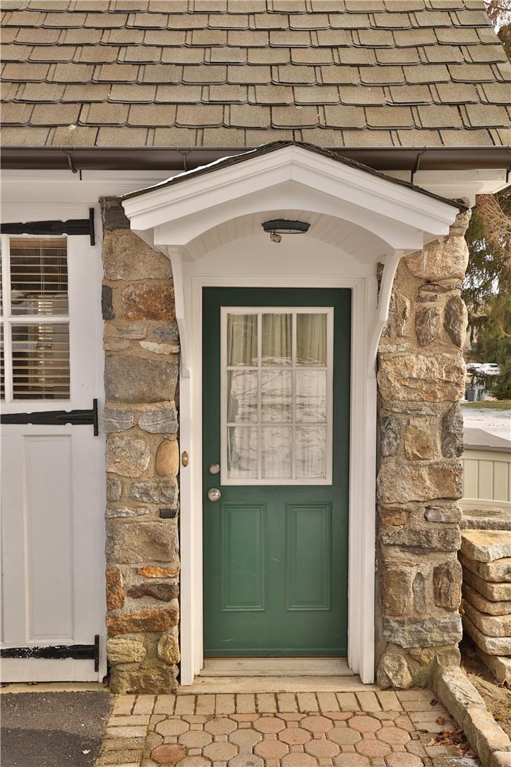 Rental Property at High Hill Farm Lane 1A, Thornwood, New York - Bedrooms: 1 
Bathrooms: 2 
Rooms: 3  - $3,000 MO.