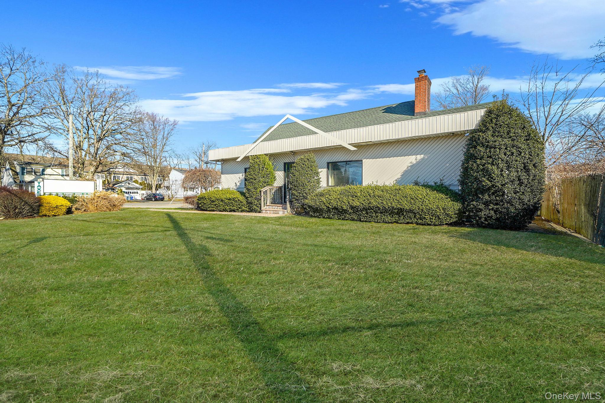 1469 Deer Park Avenue