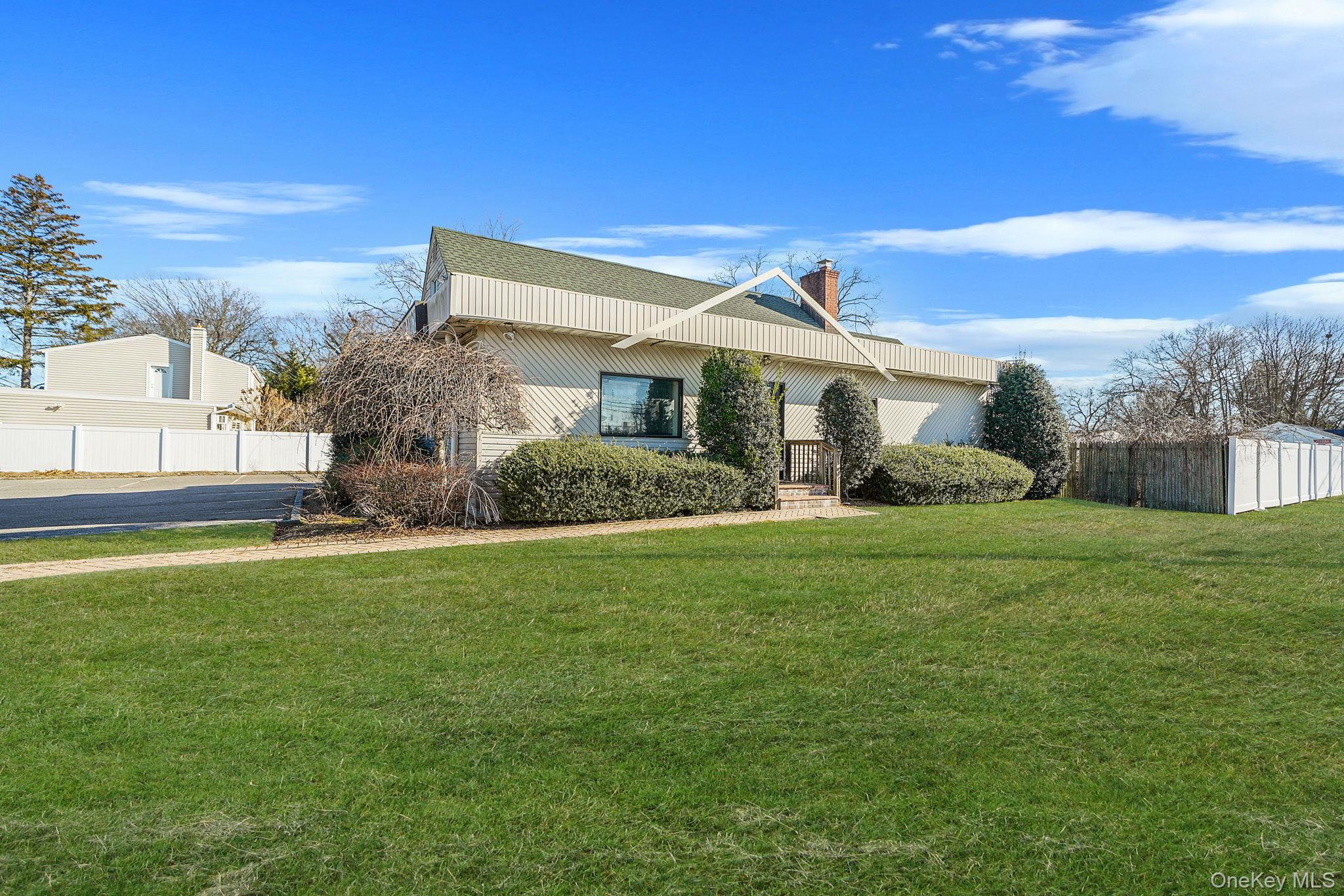 1469 Deer Park Avenue