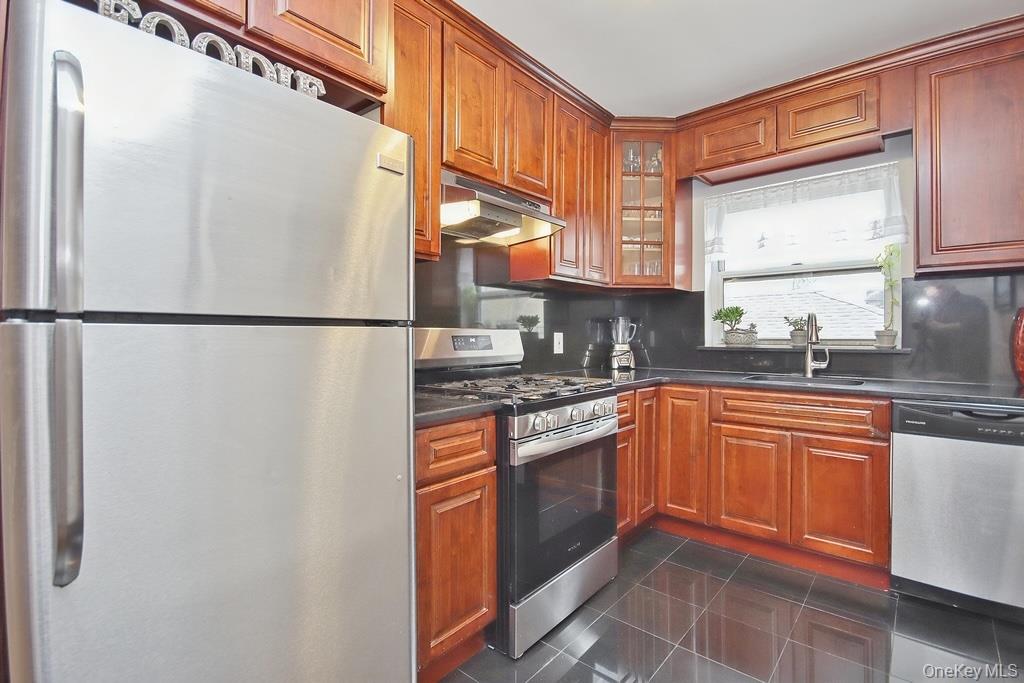 485 WEBSTER Avenue A3