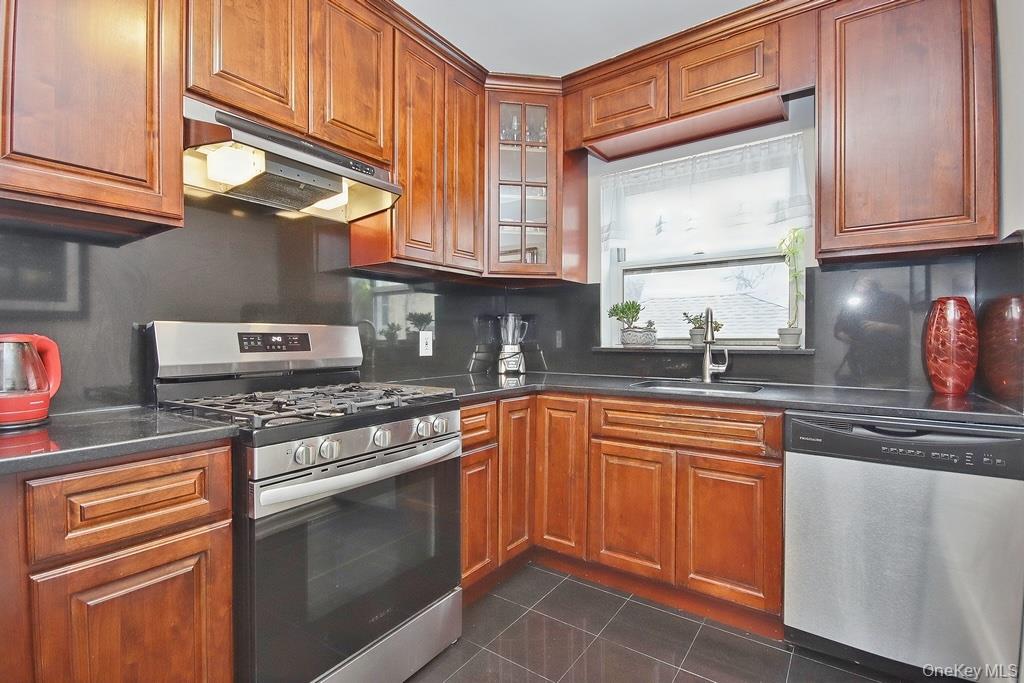 485 WEBSTER Avenue A3