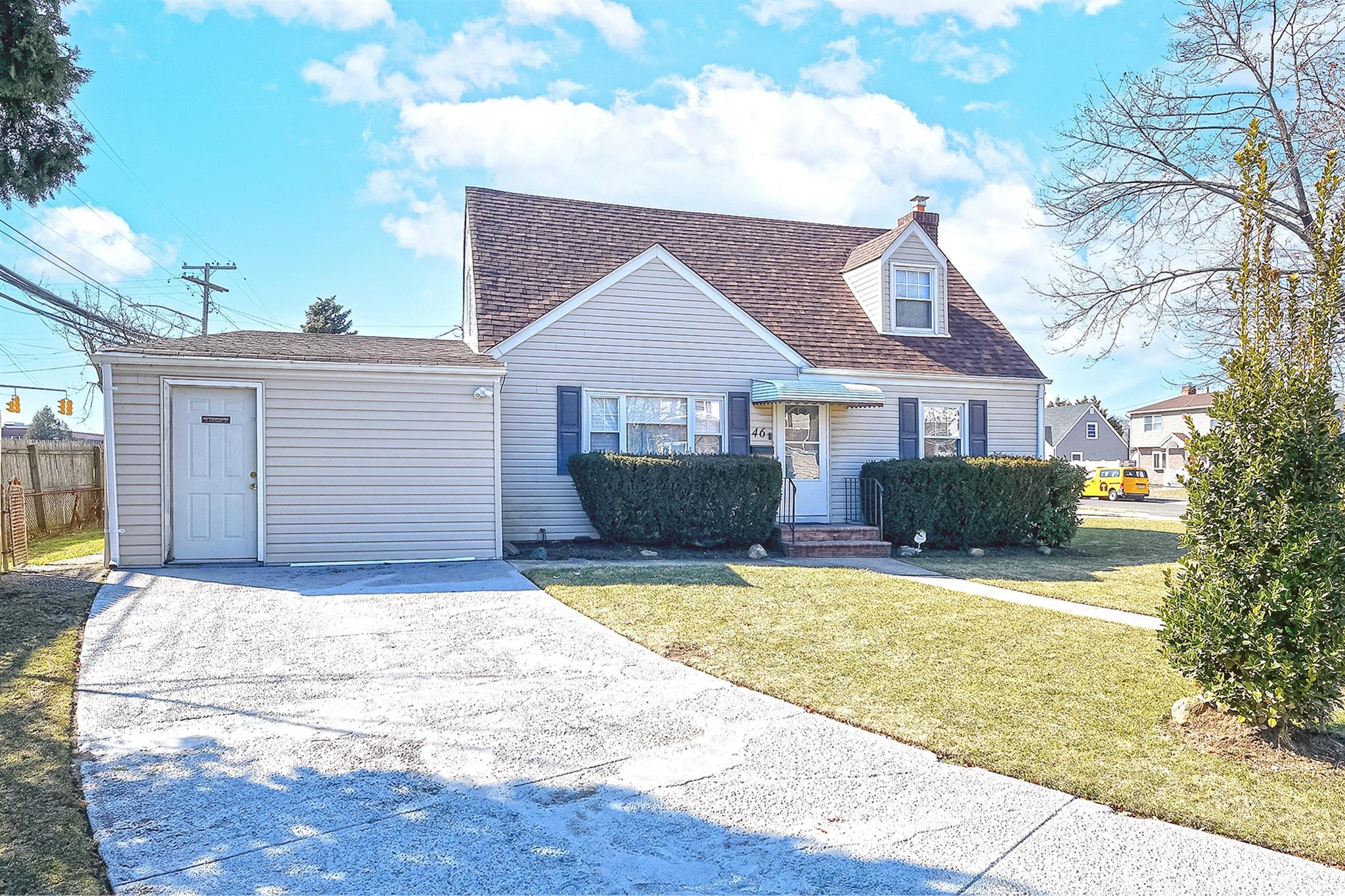 46 Gables Drive, Hicksville, New York image 3