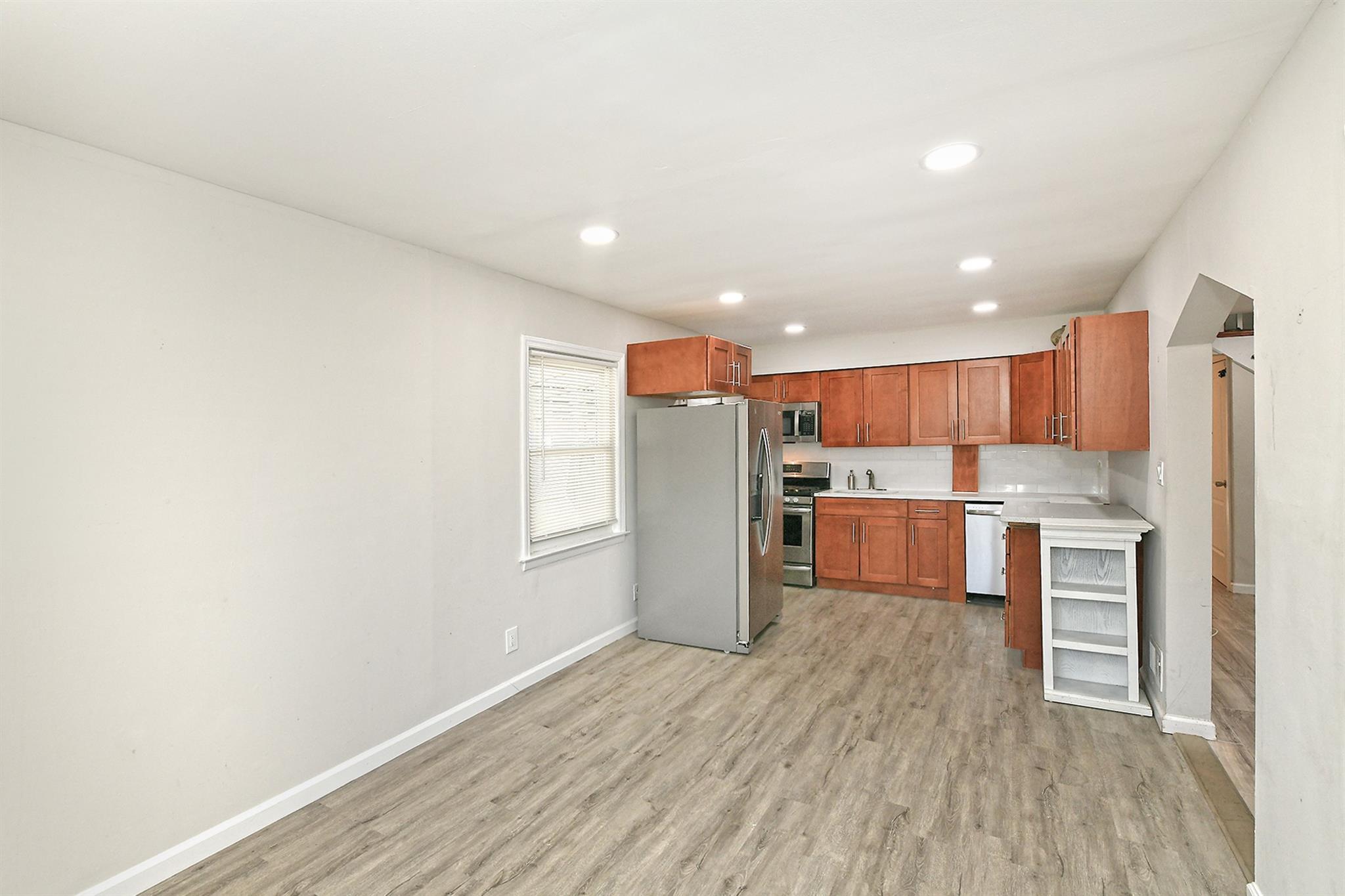 46 Gables Drive, Hicksville, New York image 13