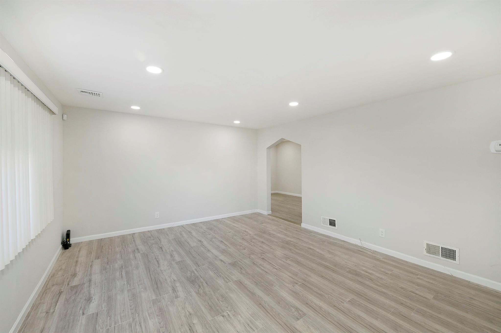46 Gables Drive, Hicksville, New York image 6