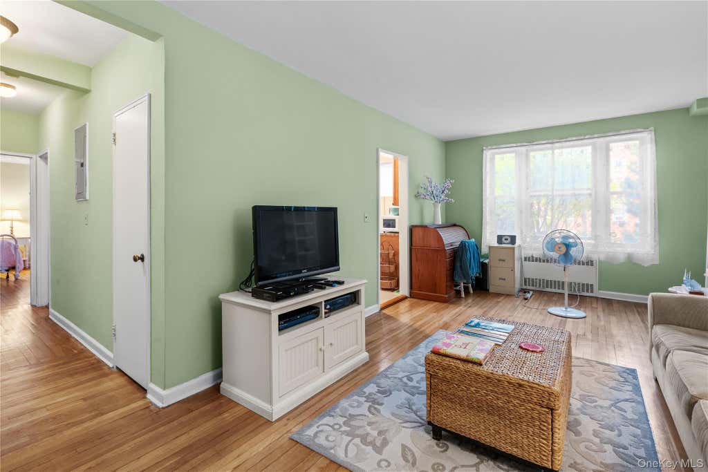 Photo of 2 Overlook Road #1B6, White Plains, NY 10605 (MLS # 1032289)
