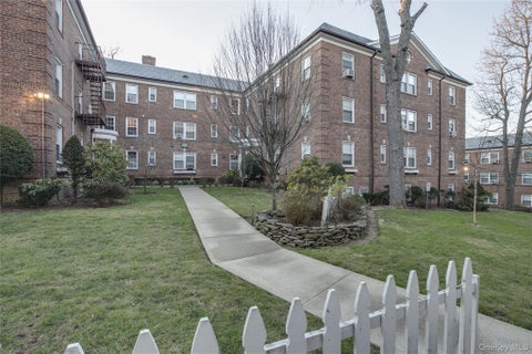 Homes For Sale - 19 Schenck Avenue #1G<br/> Great Neck, NY 11021