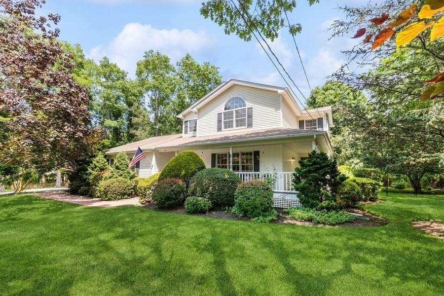 735 N Deerfoot Path, Cutchogue, New York image 2