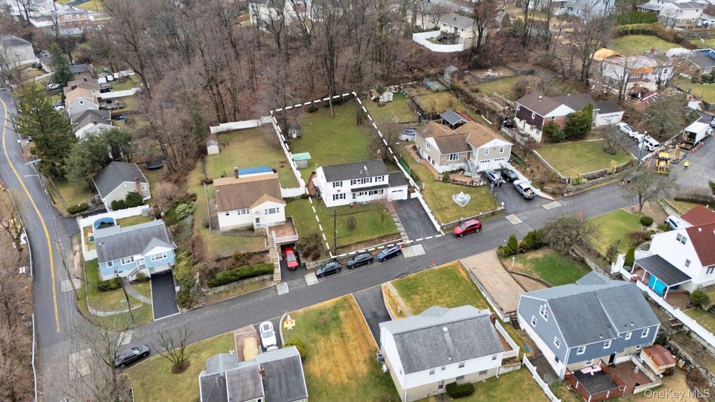 Photo of 9 Valley View Drive, Yonkers, NY 10710 (MLS # 968903)