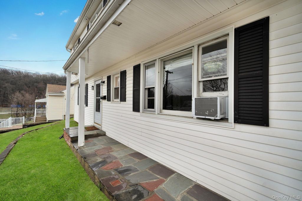 Photo of 9 Valley View Drive, Yonkers, NY 10710 (MLS # 968903)