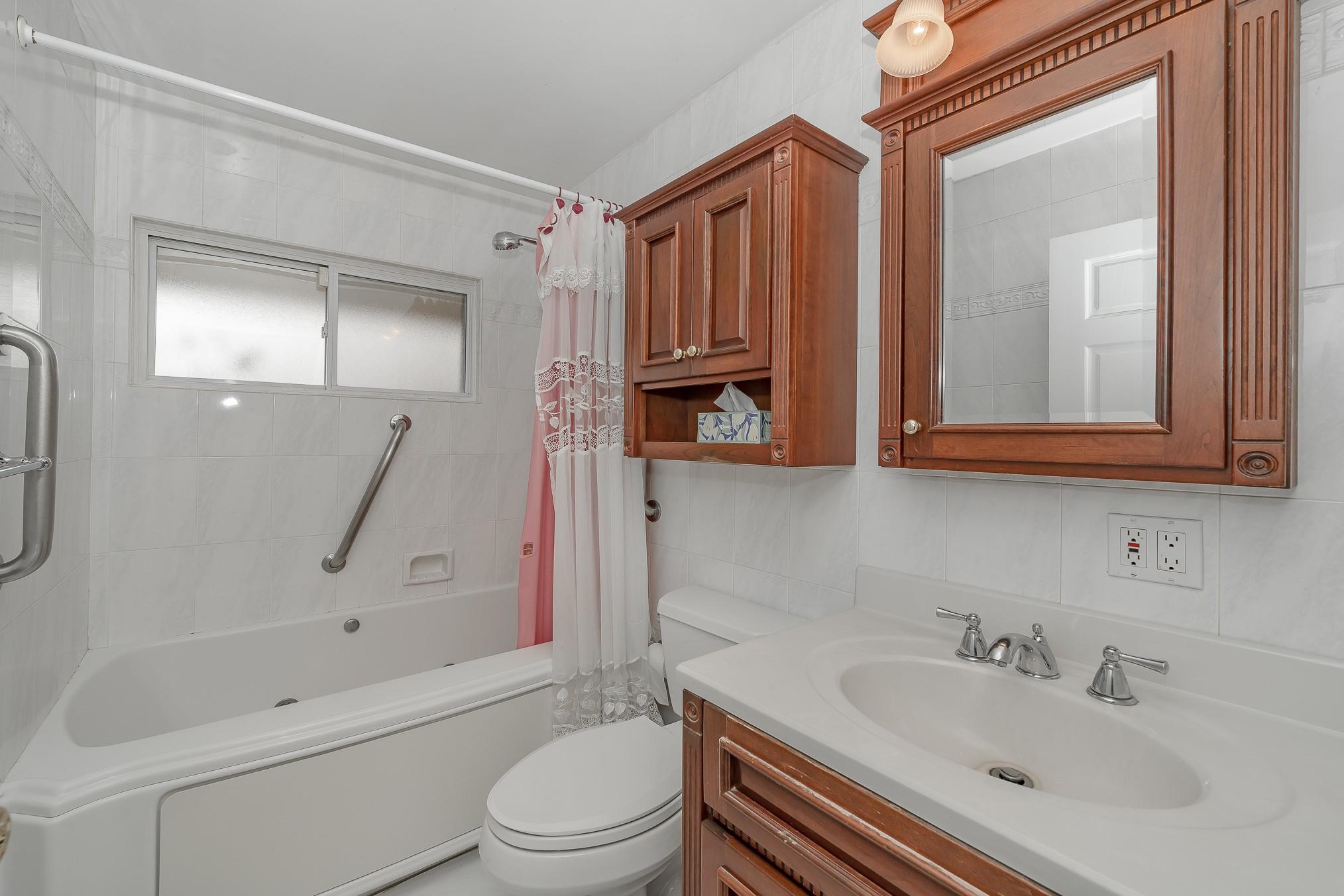 37 Marksman Lane, Levittown, New York image 6