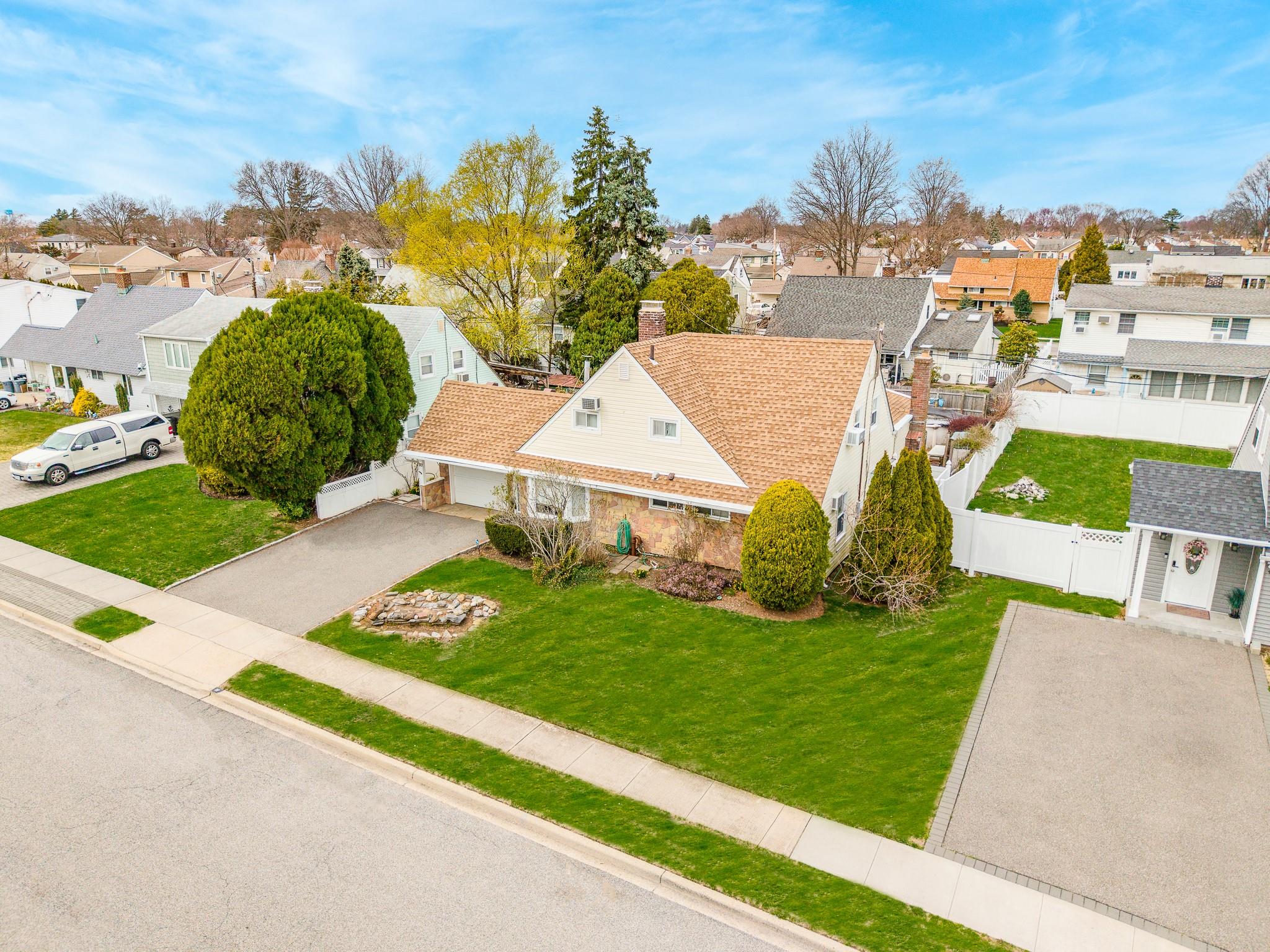 37 Marksman Lane, Levittown, New York image 29