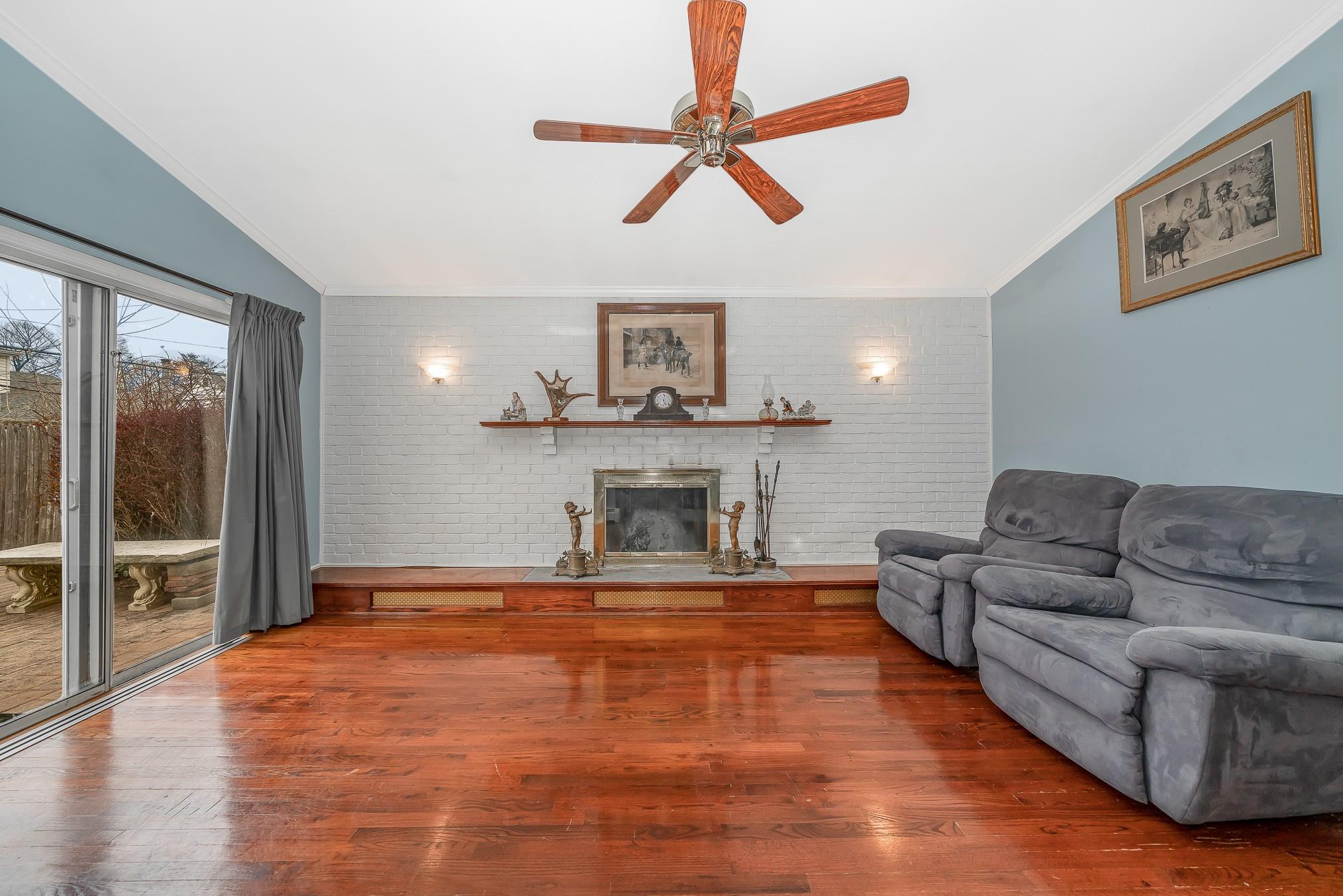 37 Marksman Lane, Levittown, New York image 9