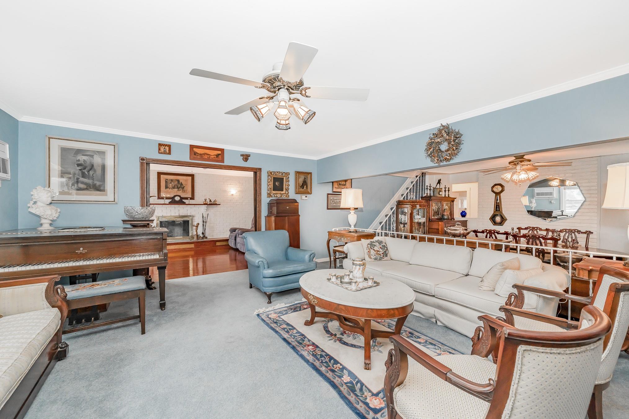 37 Marksman Lane, Levittown, New York image 12