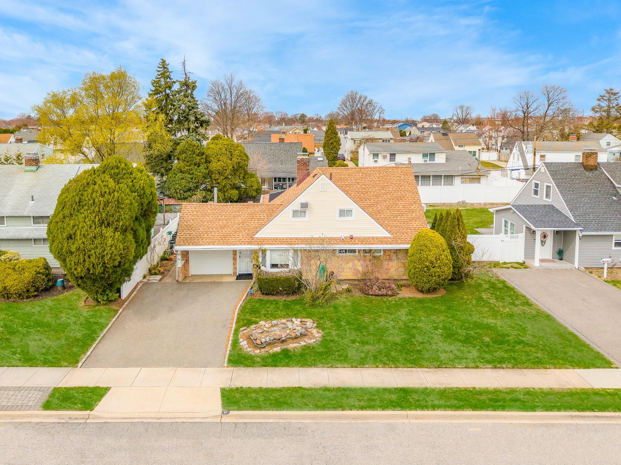 37 Marksman Lane, Levittown, New York image 28
