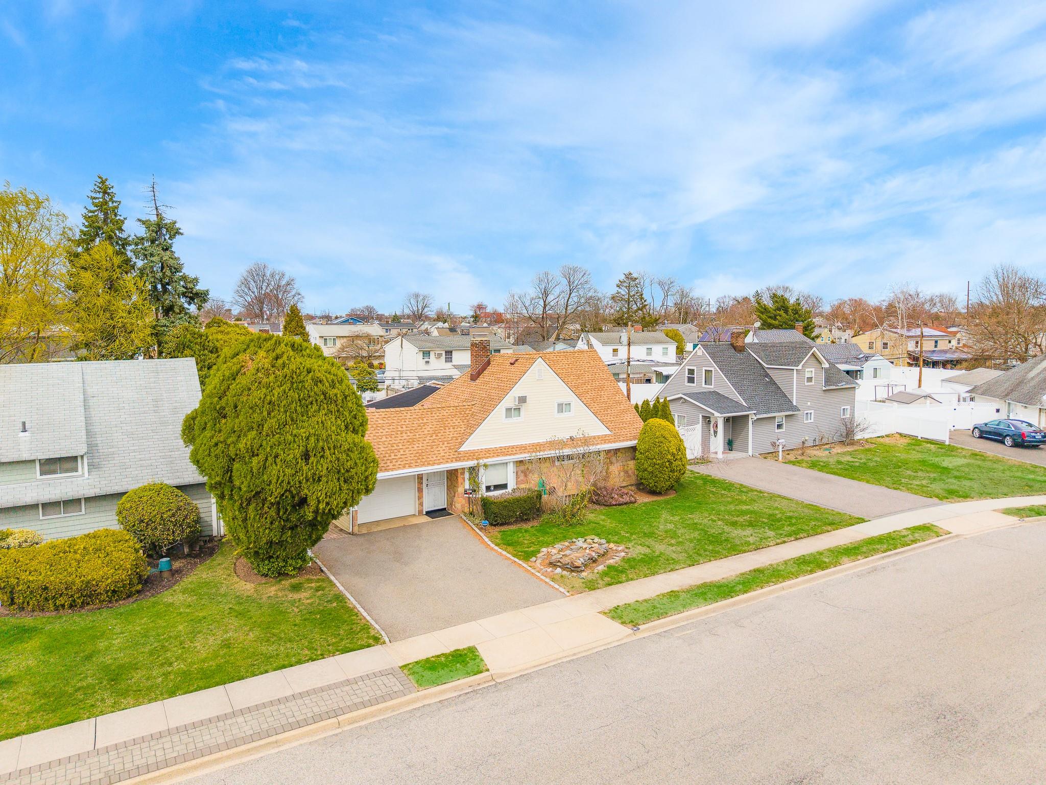 37 Marksman Lane, Levittown, New York image 27