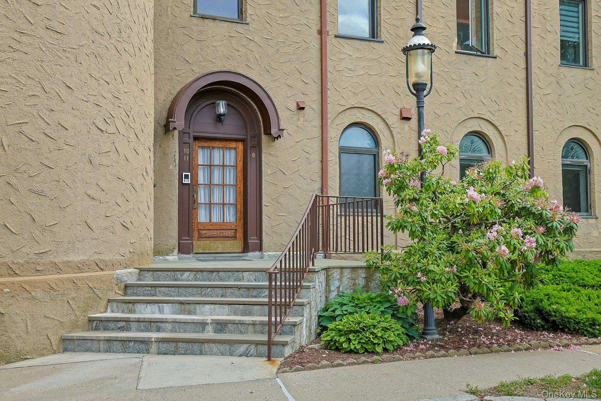100 Chateau Lane 8