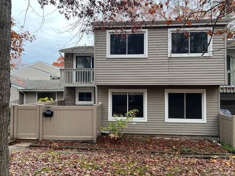 Photo of 228 Springmeadow Drive #H, Holbrook, NY 11741 (MLS # 908276)