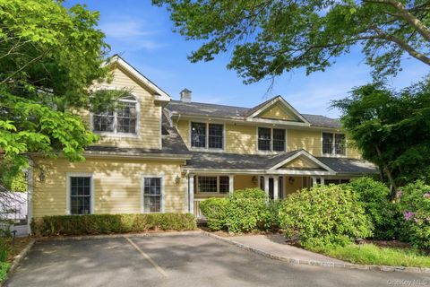 Homes For Sale - 316 S Woods Road<br/> Woodbury, NY 11797