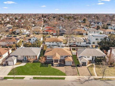 Homes For Sale - 844 Flanders Drive<br/> Valley Stream, NY 11581