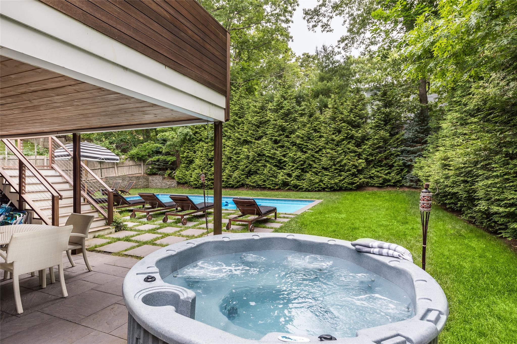 21 Hillside Drive W