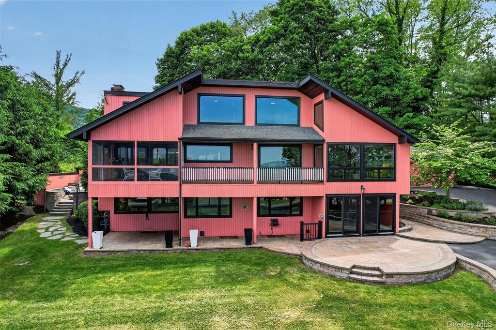 Photo of 4 Grandview Avenue, Cornwall On Hudson, NY 12520 (MLS # 1006454)