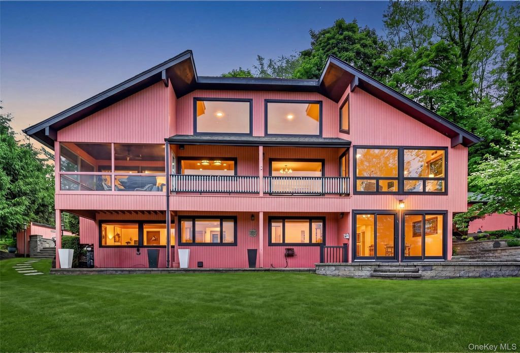Photo of 4 Grandview Avenue, Cornwall On Hudson, NY 12520 (MLS # 1006454)