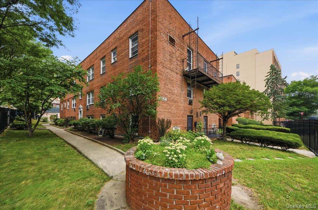 Photo of 6291 Broadway #A6, Bronx, NY 10471 (MLS # 1028916)